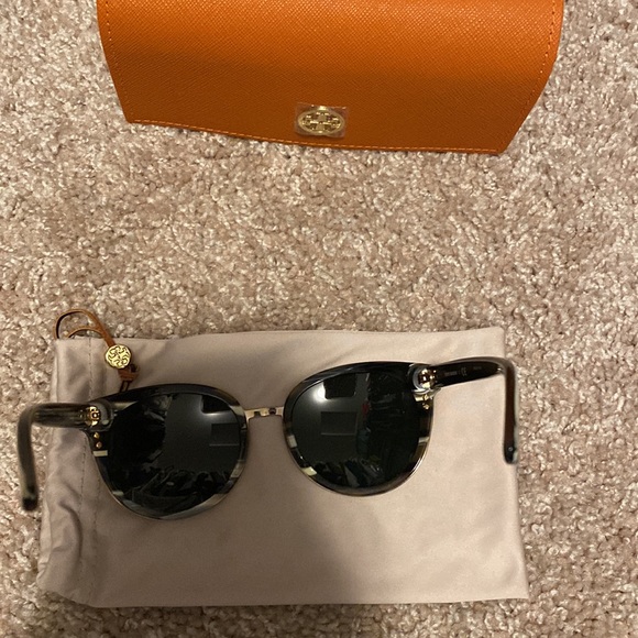 Tory Burch sunglasses - Picture 5 of 6